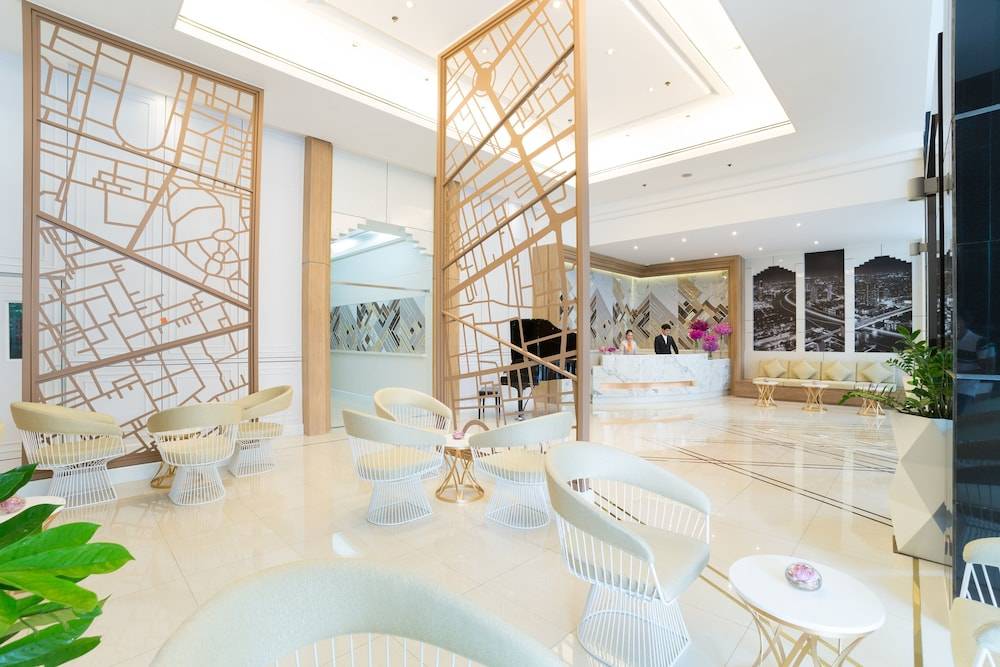 Bandara Silom Suites 2