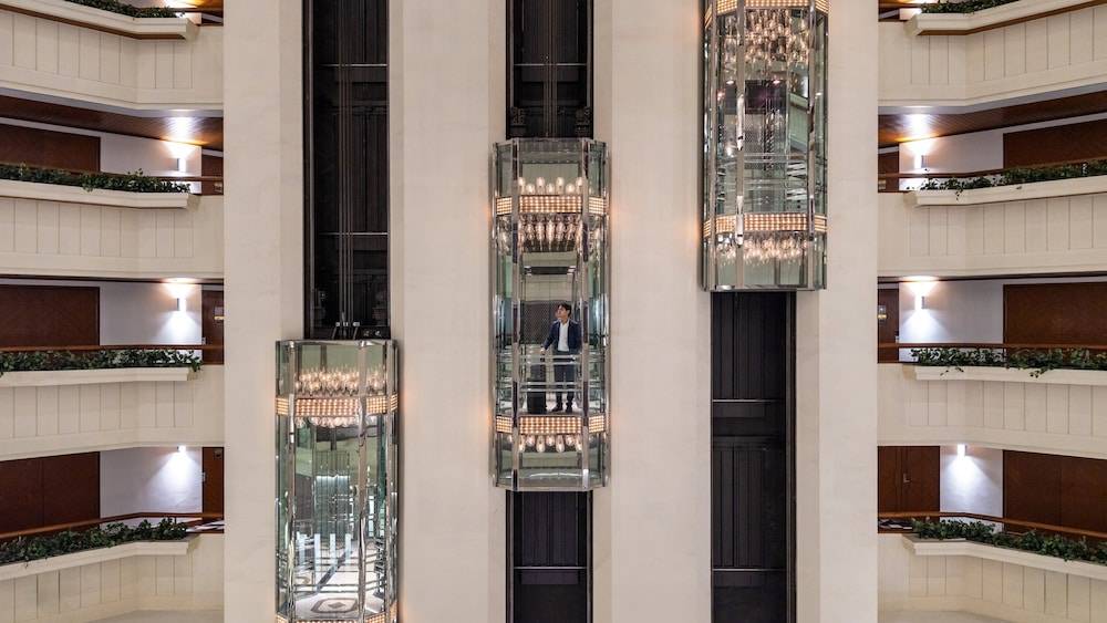 Crowne Plaza BANGKOK LUMPINI PARK by IHG 1