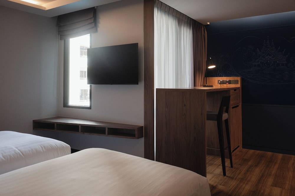 RakYim Siam - Sukhumvit 15 2