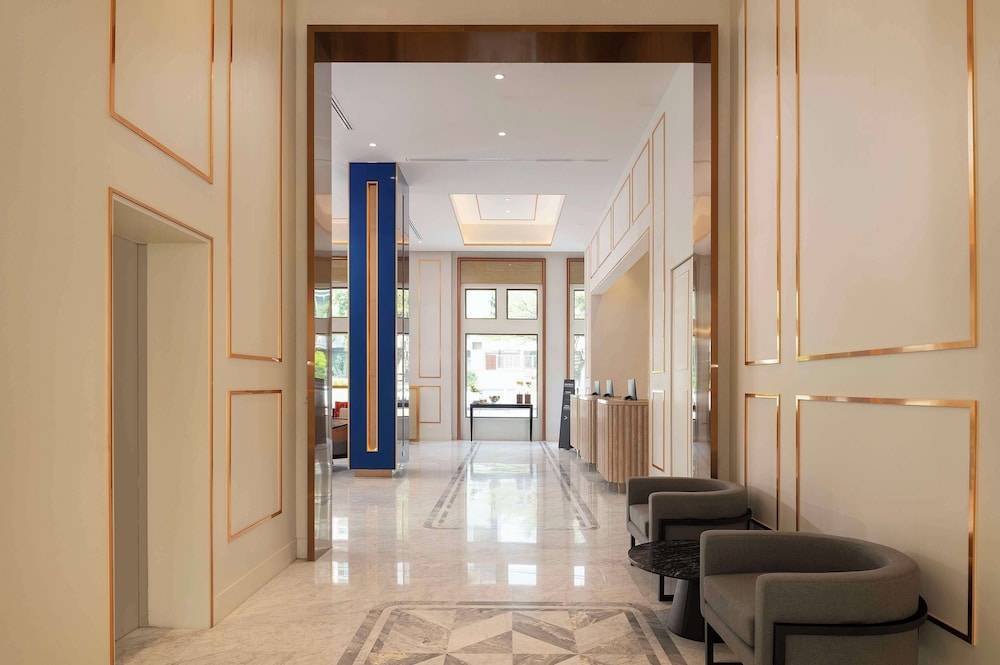 Radisson Hotel Chateau de Bangkok 2
