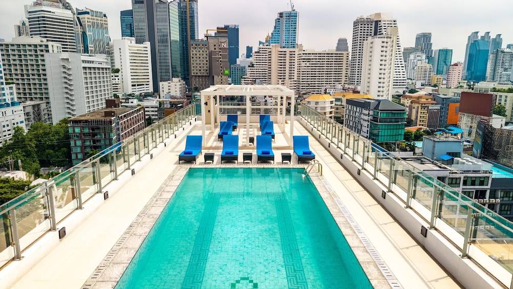 Radisson Hotel Chateau de Bangkok 1