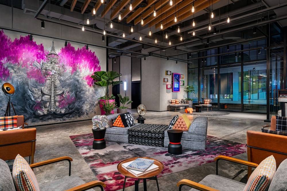 Moxy Bangkok Ratchaprasong 2