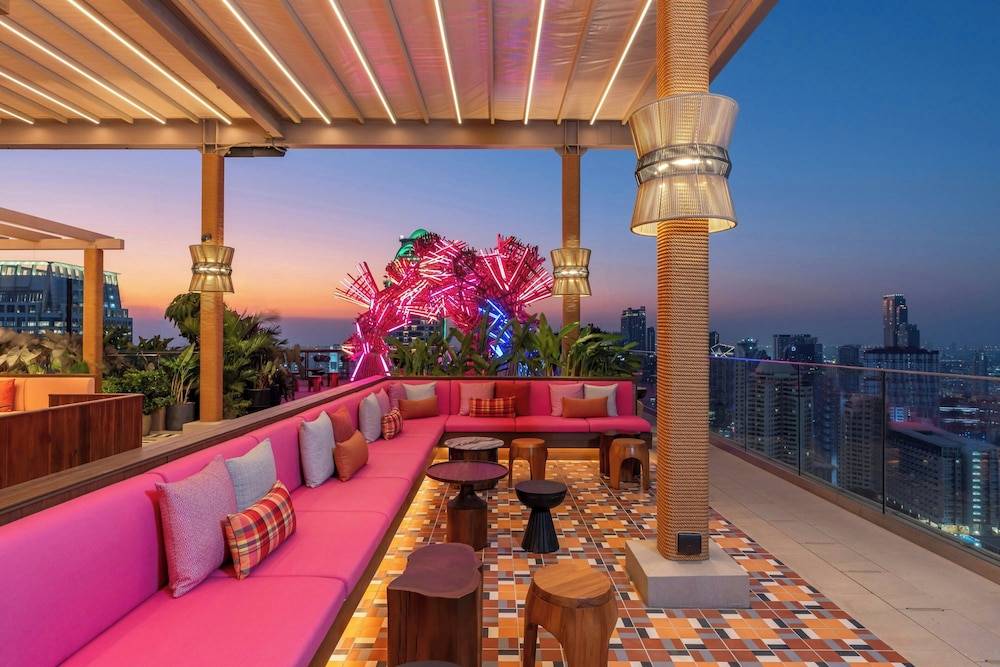Moxy Bangkok Ratchaprasong 1