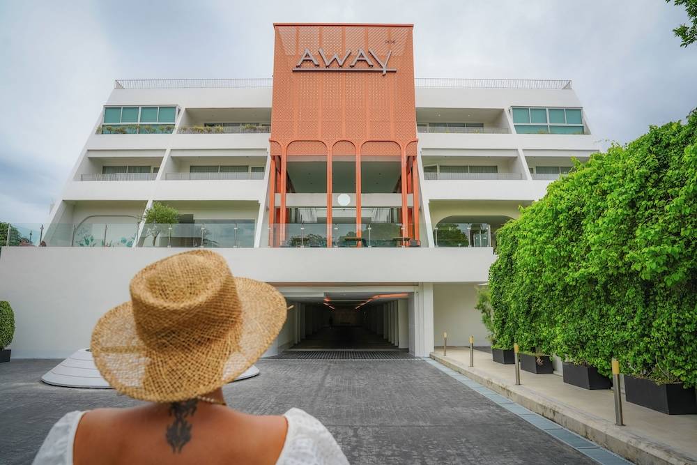 Away Bangkok Riverside Kene 1