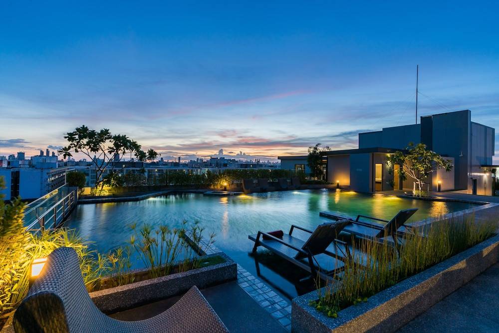 De Botan Srinakarin Hotel & Residence 1