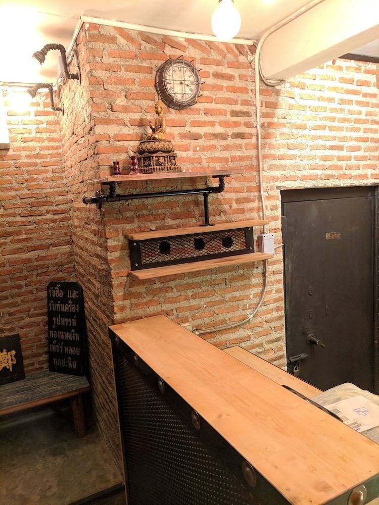 Zeds Hostel Bangkok 2