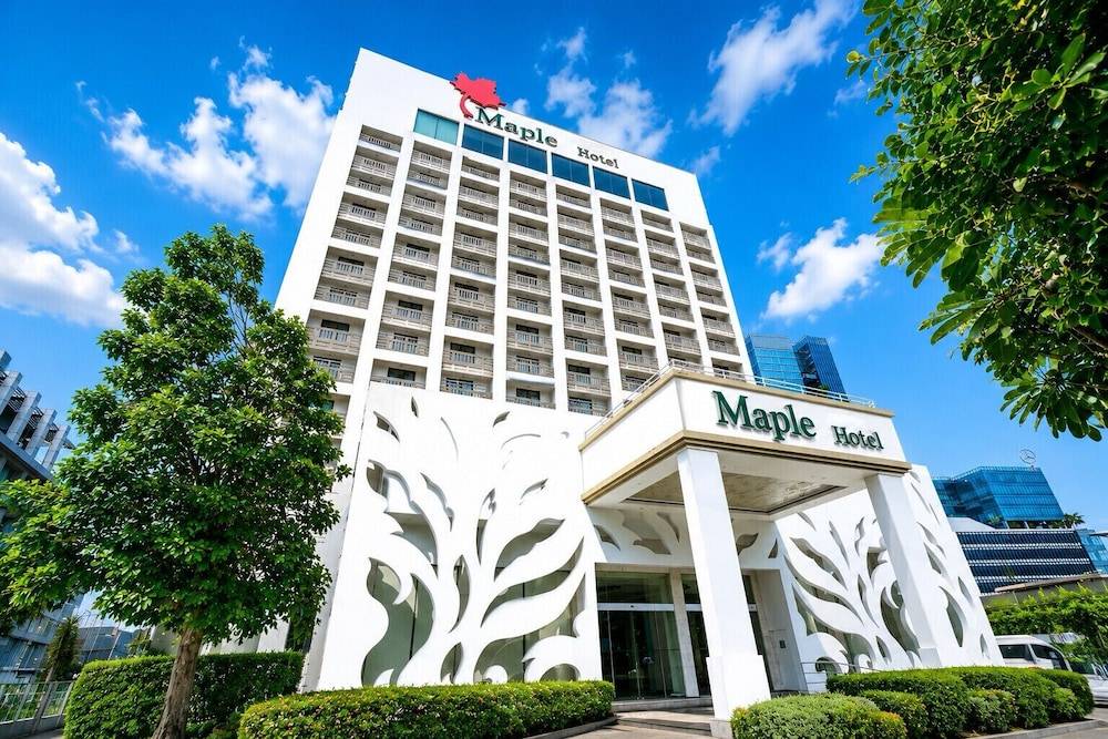 Maple Hotel 1