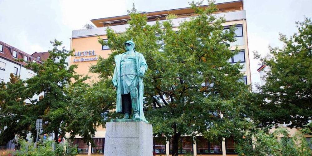 Am Bismarck 1