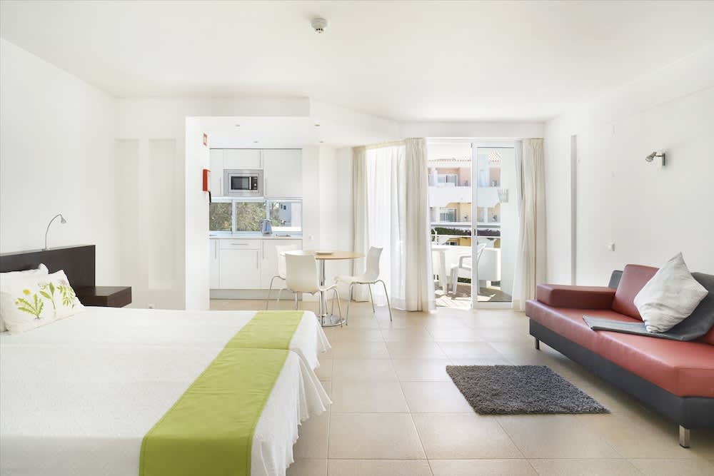 Golden Club Cabanas 2