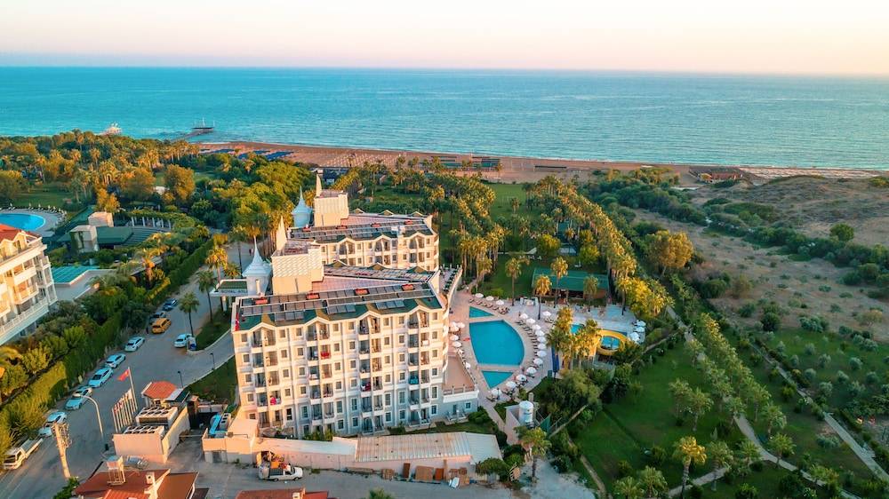 Royal Atlantis Beach 1