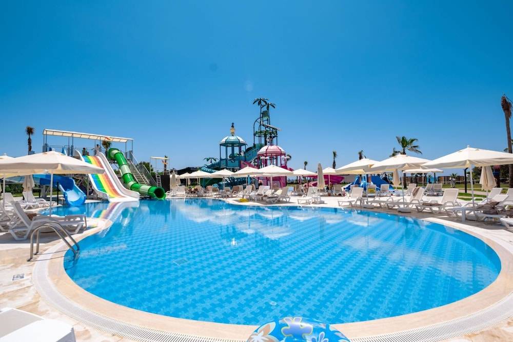 La Benata Beach Hotel 1