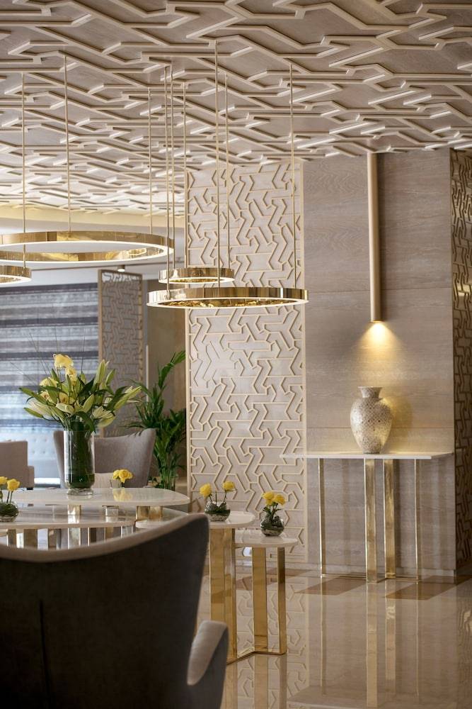 Two Seasons Hotel & Apartments 2