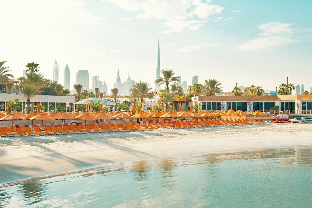 Dubai Marine Beach Resort & Spa 1