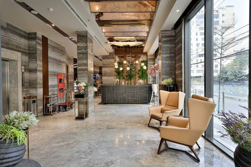 Best Western PLUS Runway 1