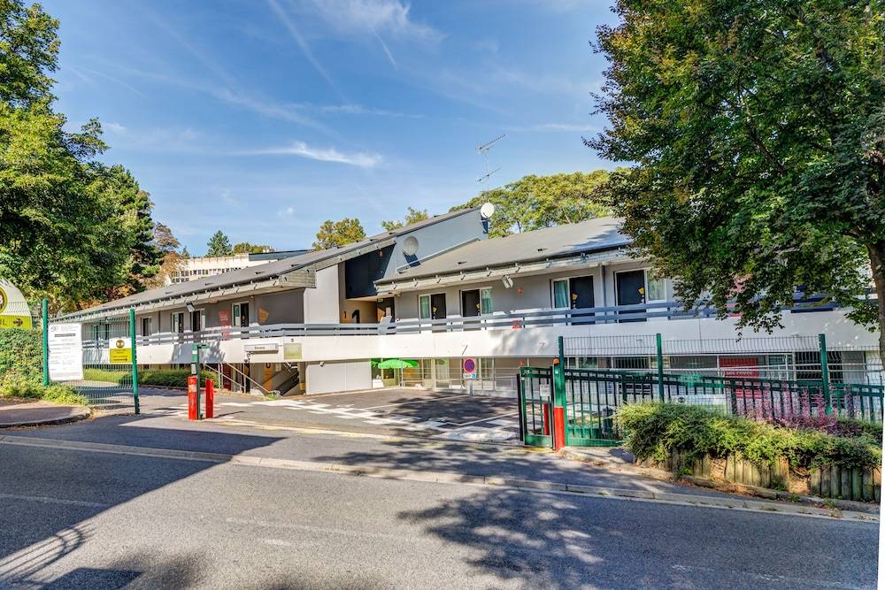 B&B HOTEL Louveciennes 1