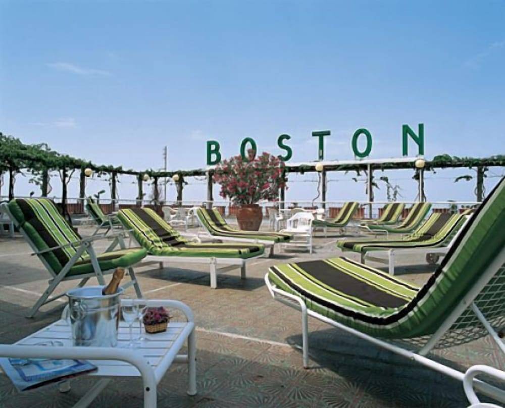 Grand Hotel Boston 2