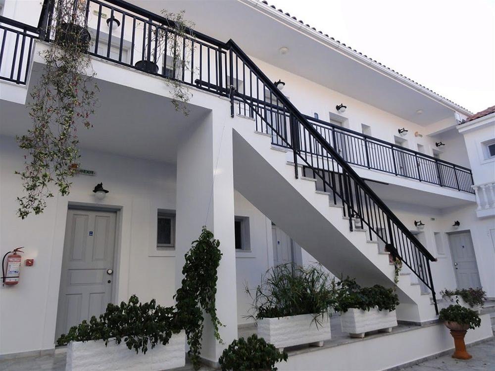 Athina 1