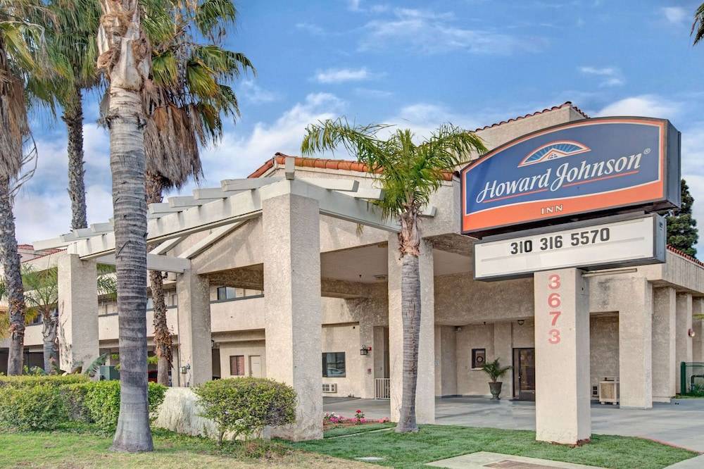 Howard Johnson by Wyndham Torrance 1
