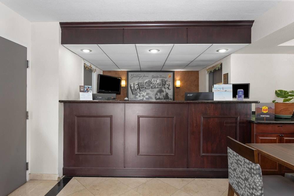 Super 8 Motel by Wyndham near Fort Lauderdale Arpt 2