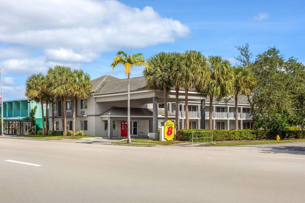 Super 8 Motel by Wyndham near Fort Lauderdale Arpt 1