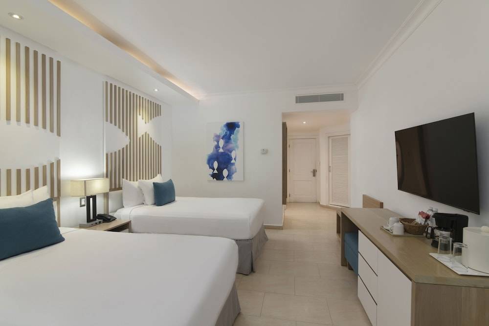 Wyndham Alltra Samana All Inclusive Resort 1