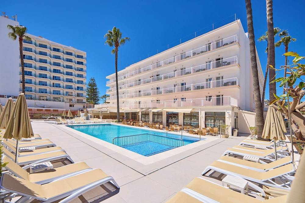 Universal Hotel Bikini 1