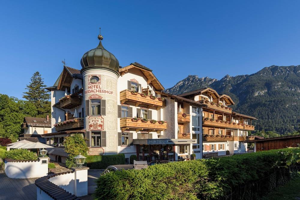 Staudacherhof in Garmisch-Partenkirchen I Blick aufs Zugspitzmassiv I einzigartige Bayurvida Küche 1