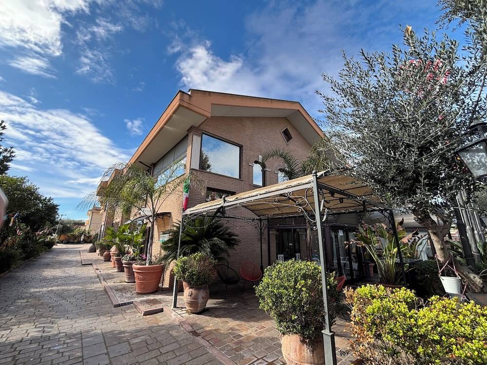 EURO HOUSE INN airport 1
