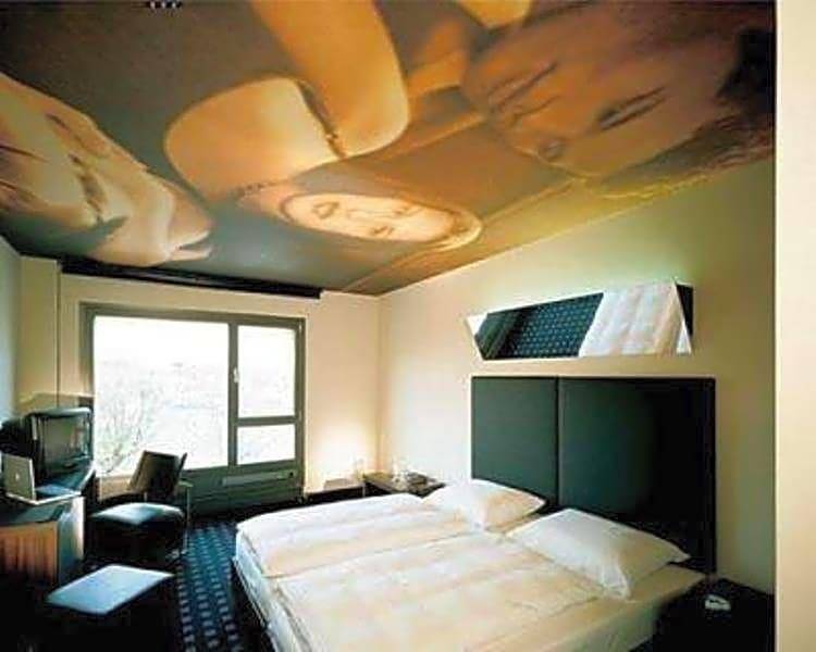 Kult Hotel 1