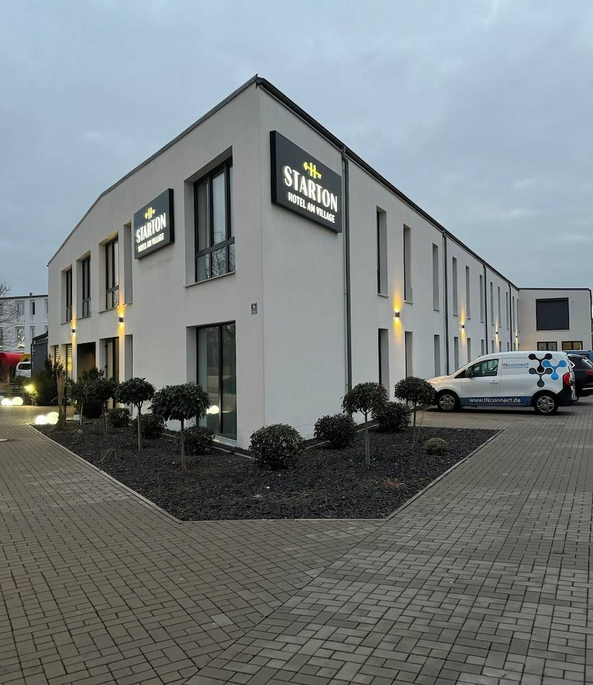 Hotel Starton am Ingolstadt Village 1