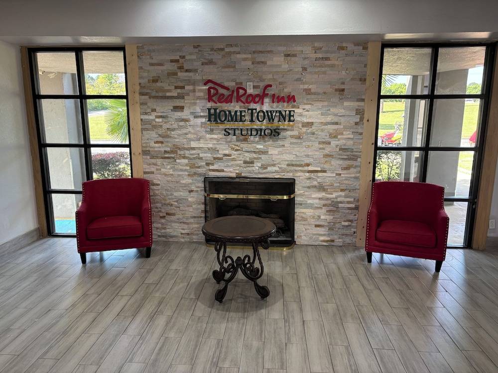 HomeTowne Studios by Red Roof Birmingham 2
