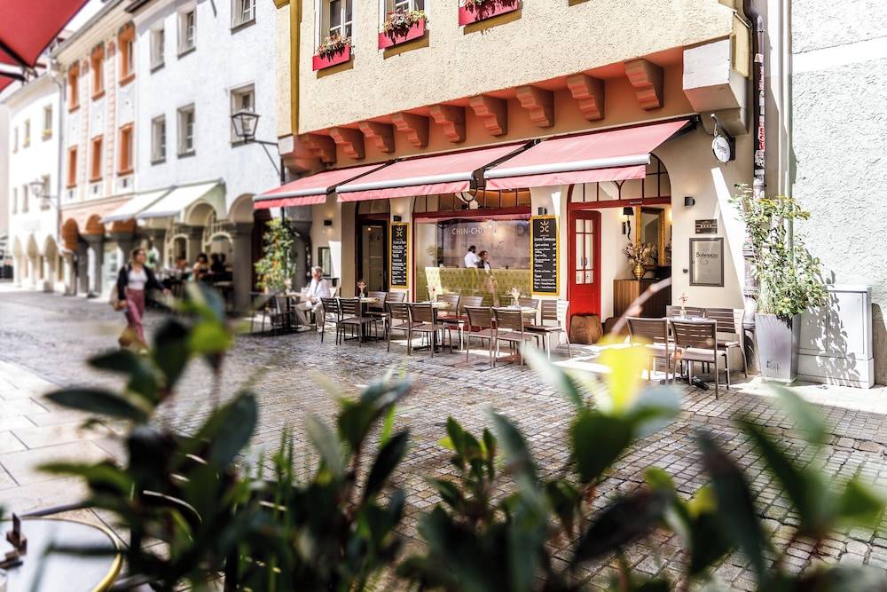 Chin-Chin Hotel ehemals Bohemian Hotel 1