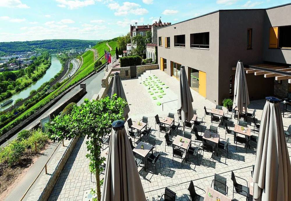Schlosshotel Steinburg 1