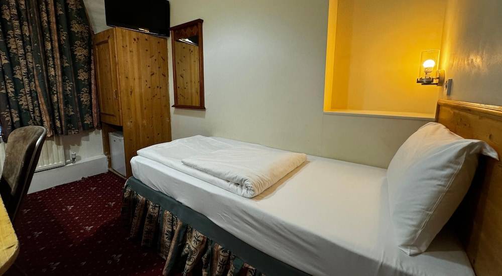 Bridge Park Hotel 1