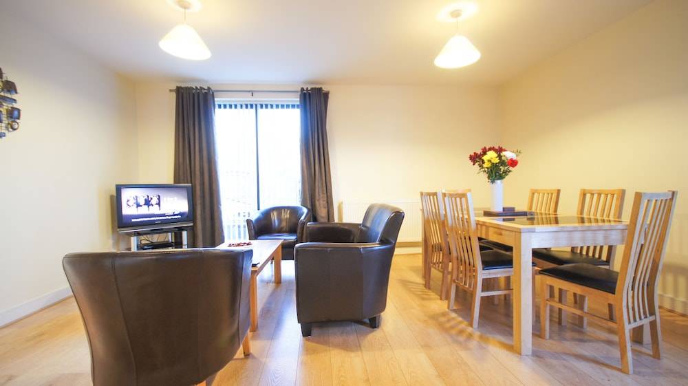 Crompton Court Apartments 1