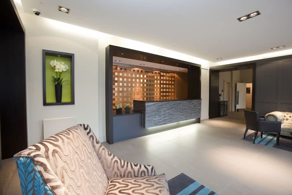 The Lodge Hotel - Putney 1