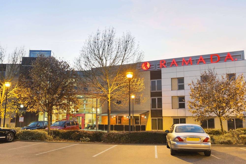 Ramada by Wyndham London North M1 1