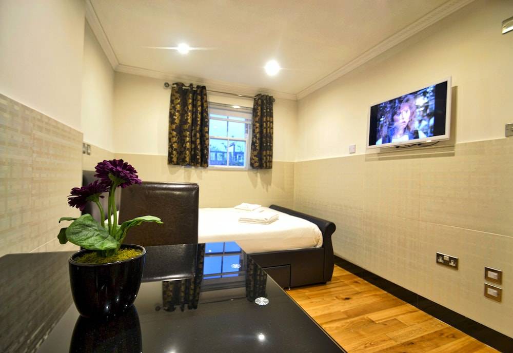 Hyde Park Apartments 2