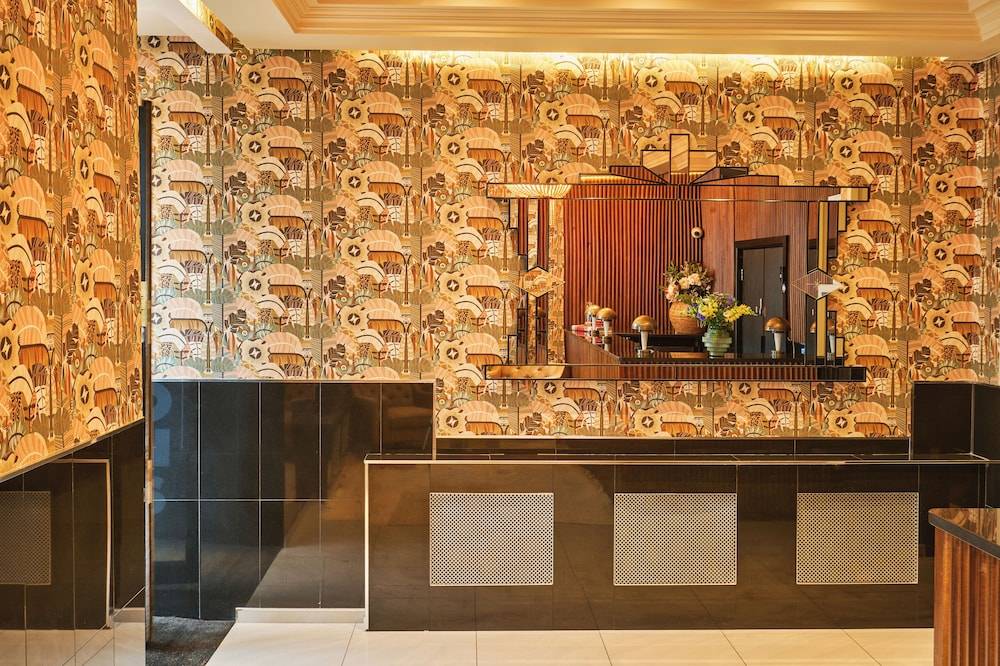 Huttons Hotel, Victoria London 2