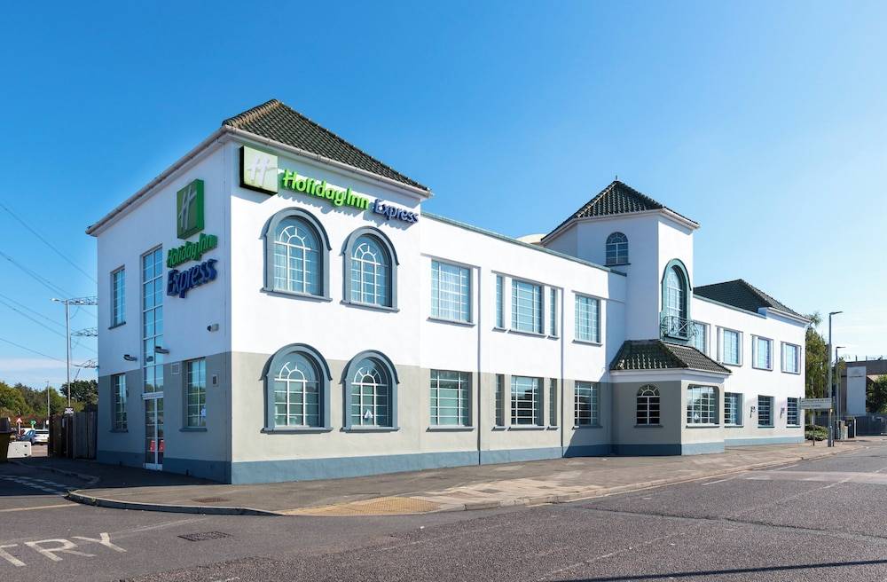 Holiday Inn Express LONDON CHINGFORD-NTH CIRCULAR by IHG 1