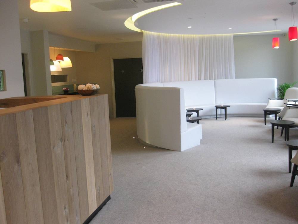 Axiom Park Hotel 2