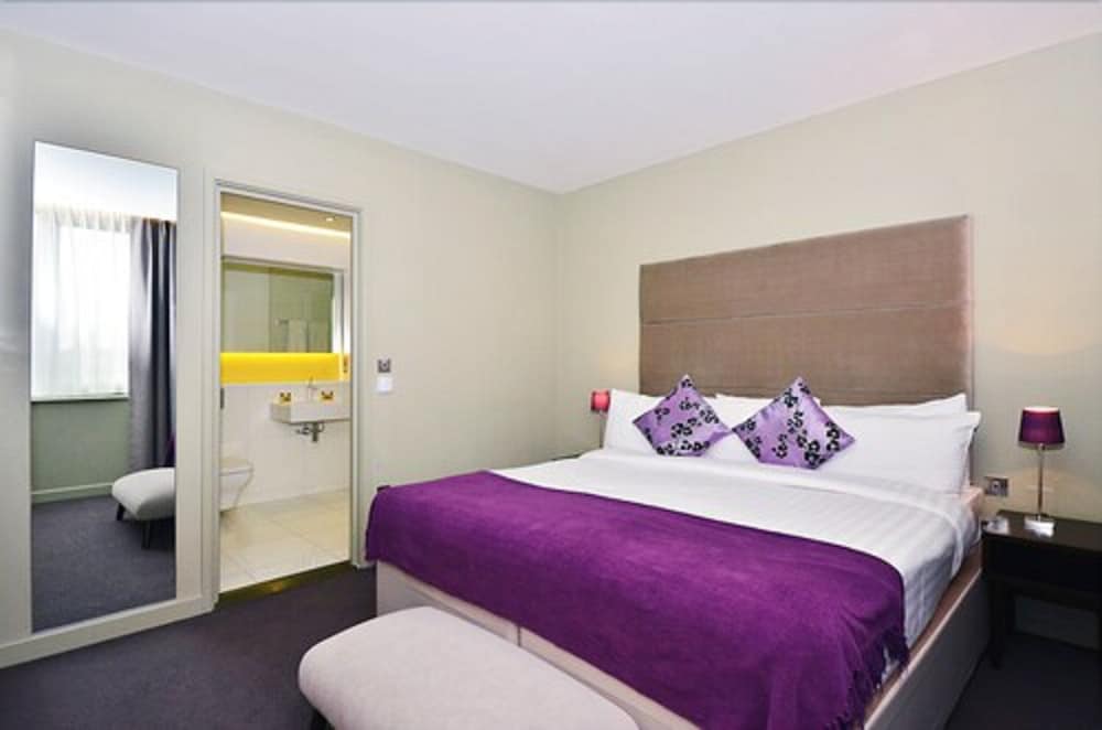 Axiom Park Hotel 1