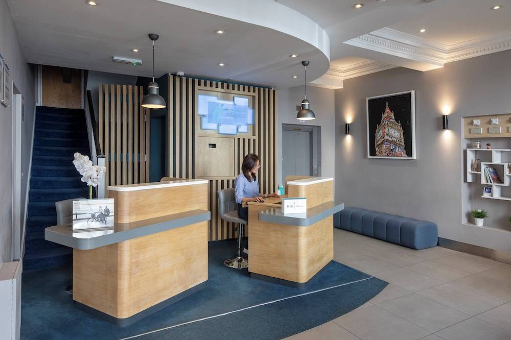 Holiday Inn Express LONDON - VICTORIA by IHG 1