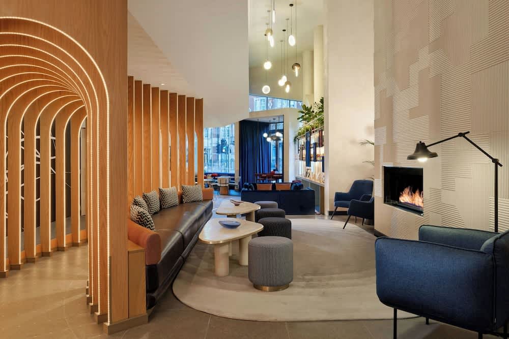 Montcalm East, Autograph Collection 2