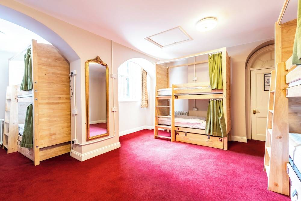 Palmers Lodge Swiss Cottage 1