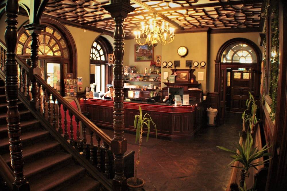 Palmers Lodge Swiss Cottage 2