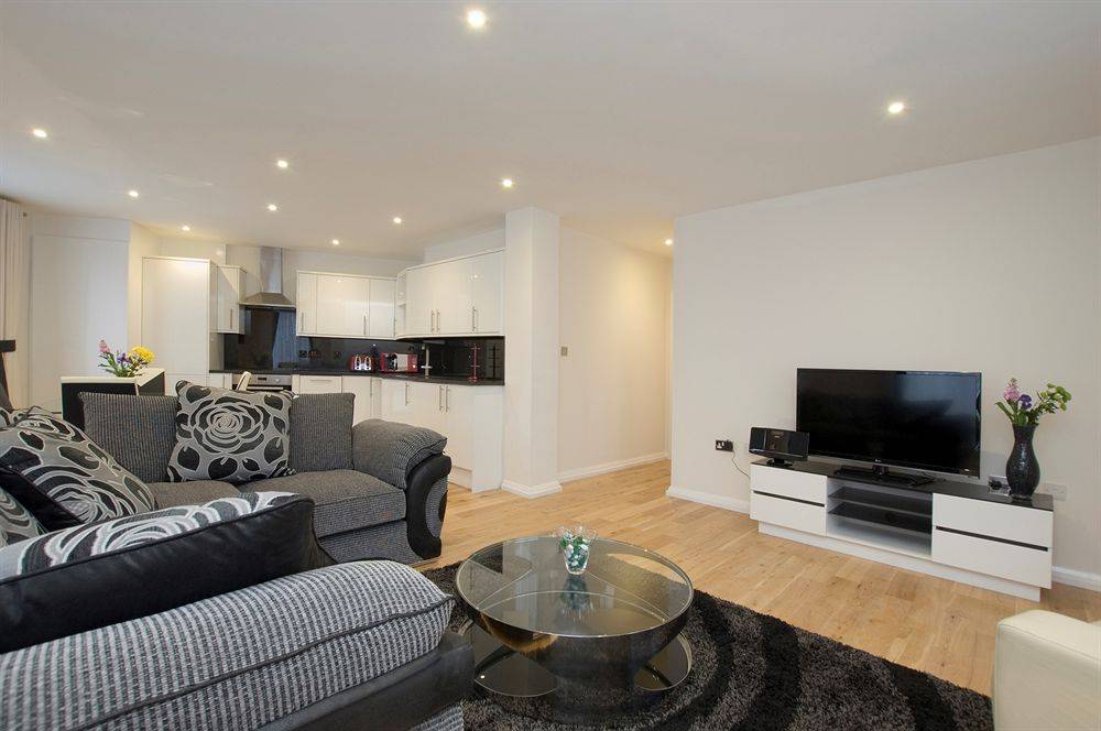 Chelsea Bridge Apartments 1