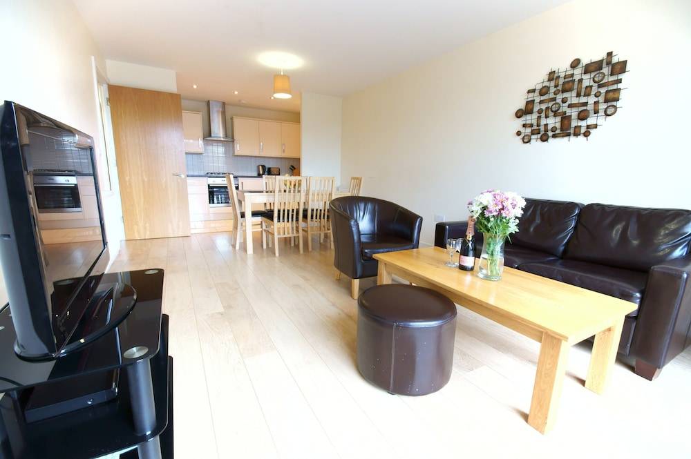 Lodge Drive Serviced Apartments 1