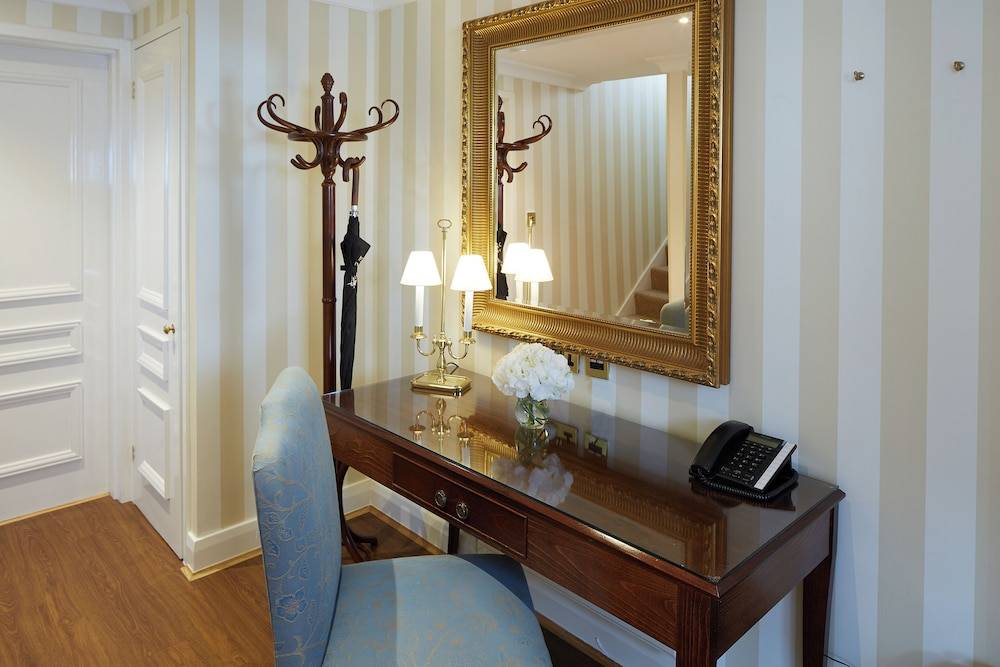 Cheval Thorney Court at Hyde Park 2