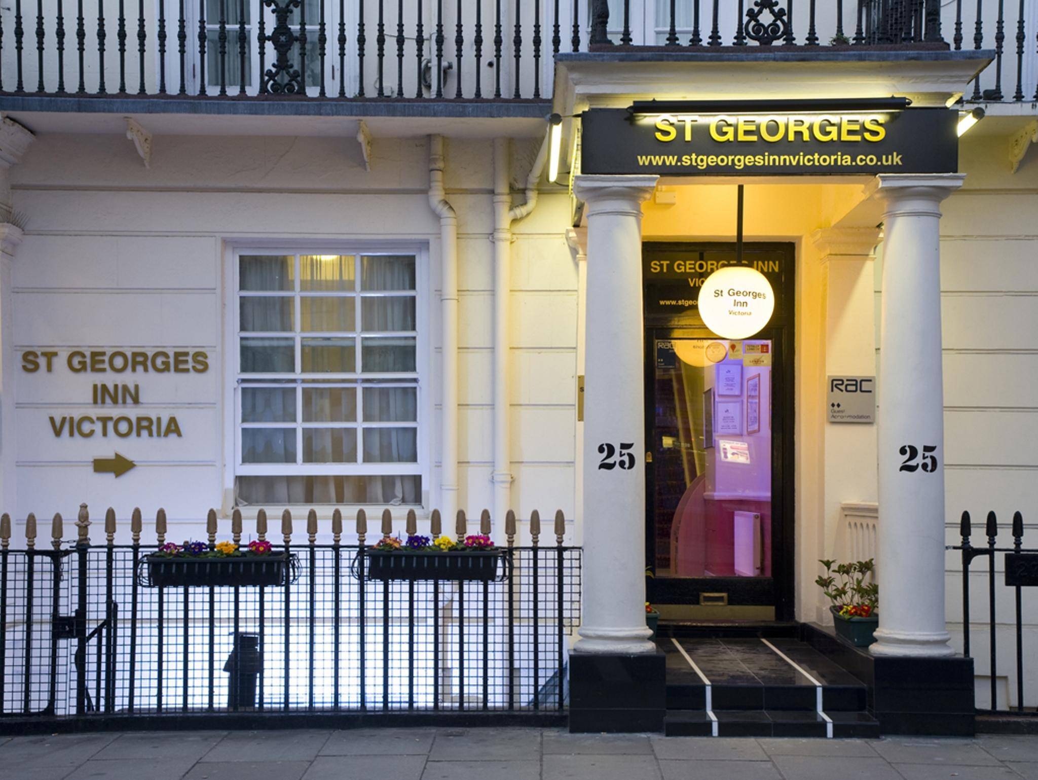 St George's Inn Victoria 2